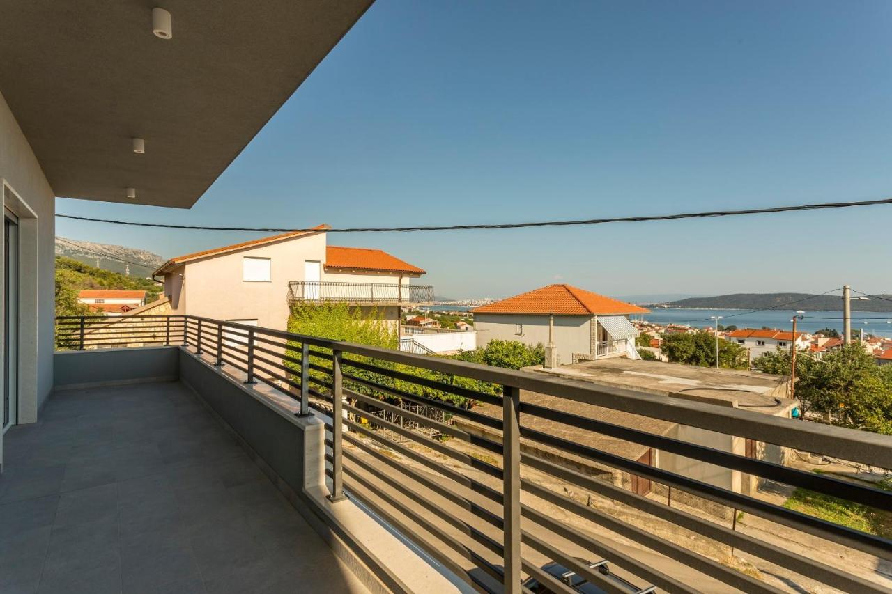 Family Friendly Apartments With A Swimming Pool Kastel Kambelovac, Kastela - 18117 Екстериор снимка